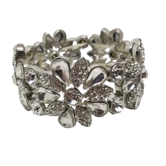 VINTAGE SILVERTONE & WHITE RHINESTONE FLOWER DESIGN STRETCH BRACELET - Picture 4 of 6
